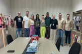 Foto da equipe do HUOP  e da marca de roupas GROW UP