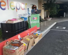 Caixas com livros arrecadados