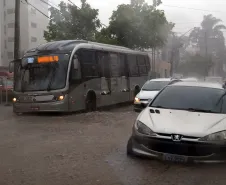 Chuva em Curitiba. 03/2019 - Foto: Gilson Abreu/ANPr Foto: Denis Ferreira Netto DCIM\100MEDIA\DJI_0277.JPG Foto: Denis Ferreira Netto DCIM\100MEDIA\DJI_0267.JPG Foto: Denis Ferreira Netto Foto: Geraldo Bubniak/AEN 11/12/2019 Nuvem Chuva Foto: Denis Ferreira Netto Foto: Divulgação IAT Chuva em Curitiba. 03/2019 - Foto: Gilson Abreu/ANPr
