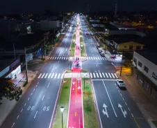 Vista da Avenida Carlos Borges com iluminação em LED.