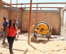 Equipe acompanhando a obra.