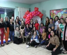 Equipe de colaboradoras no evento dia das mães 