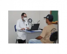 Triagem médica do doador de sangue, durante a campanha.