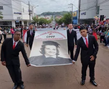DESFILE