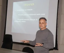 Dr. Orlando Junior, discutndo condutas e fluxos no atendimento a casos de violência infantil.