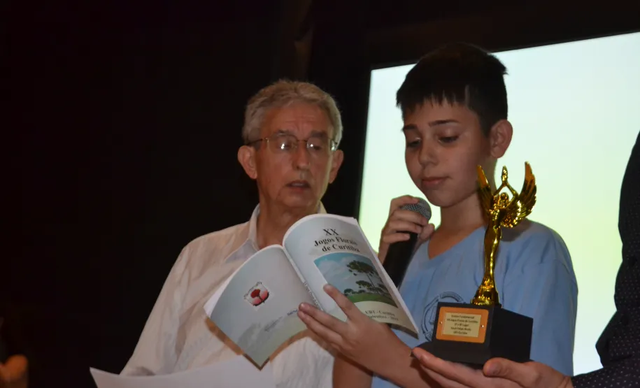 O rio do meu Bonfim, /tem lixo e poluição, /isto faz mal para mim / e para a população.