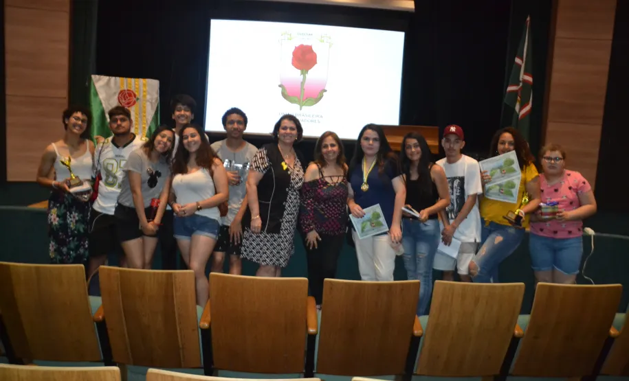 Ensino Médio - Colégio Estadual Guido Straube