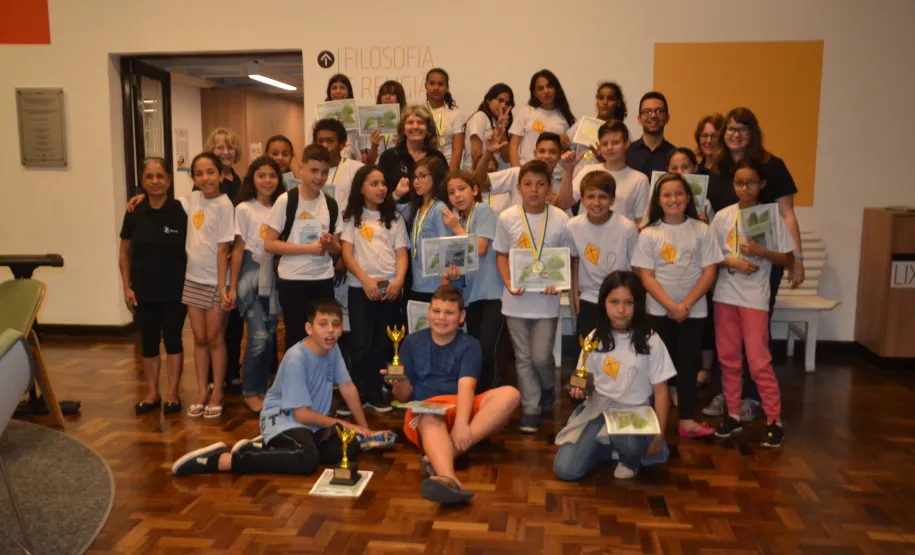 Crianças e adolescentes integrantes do Projeto Social DORCAS