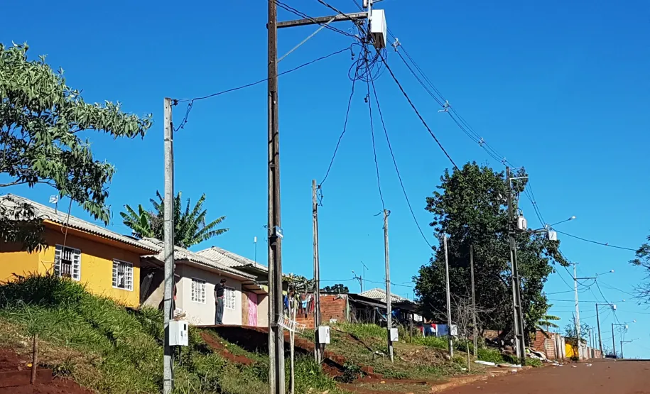 Rede de distribuição de energia elétrica no Jardim Campos Verdes - Cambé/PR