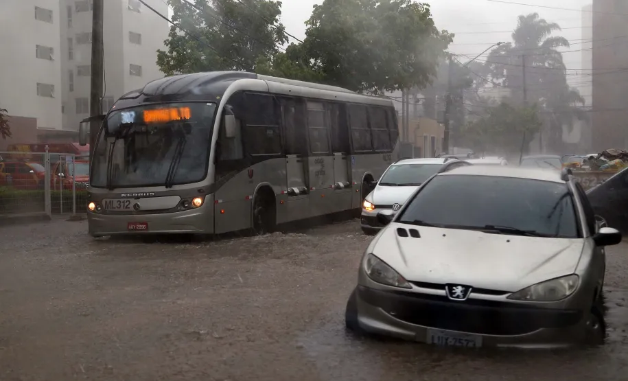 Chuva em Curitiba. 03/2019 - Foto: Gilson Abreu/ANPr Foto: Denis Ferreira Netto DCIM\100MEDIA\DJI_0277.JPG Foto: Denis Ferreira Netto DCIM\100MEDIA\DJI_0267.JPG Foto: Denis Ferreira Netto  Foto: Geraldo Bubniak/AEN 11/12/2019 Nuvem Chuva Foto: Denis Ferreira Netto  Foto: Divulgação IAT Chuva em Curitiba. 03/2019 - Foto: Gilson Abreu/ANPr