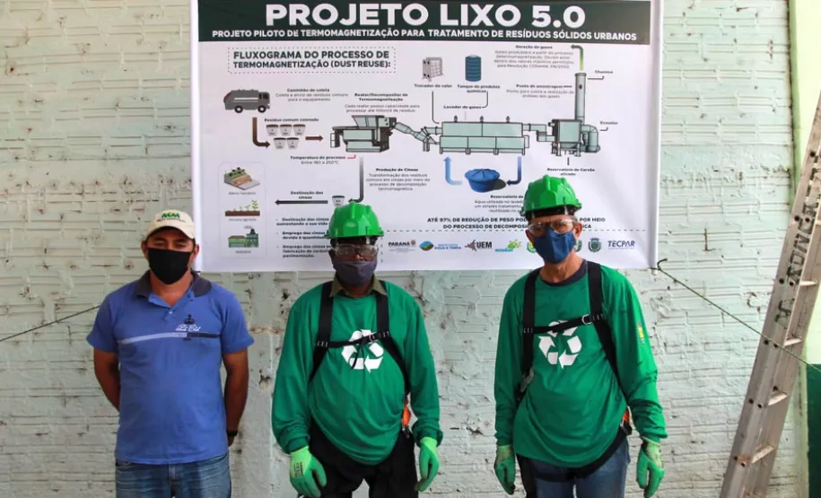 Trabalhadores da usina de termomagnetização de Roncador. Foto: Alessandro Vieira.