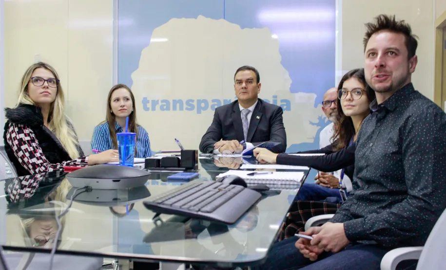 Além da presença do Controlador Geral do Estado, Dr. Raul, o ato contou com os participantes: diretor-geral, Luiz Neto de Castro; a chefe de gabinete, Marilis Molinari; o gerente do EGP, Bruno Barros; a assessora Kallynca dos Santos e a assistente Maria Guimarães.