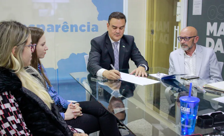 Assinatura da resolução de criação do EGP