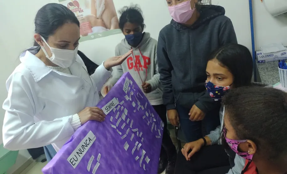 Profissionais da Saúde da Prefeitura de Ivaiporã e adolescentes se reúnem mensalmente na Unidade Básica de Saúde Alto Porã