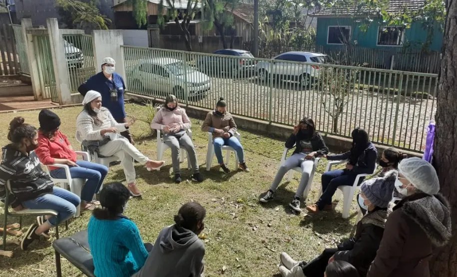 Profissionais da Saúde da Prefeitura de Ivaiporã e adolescentes se reúnem mensalmente na Unidade Básica de Saúde Alto Porã
