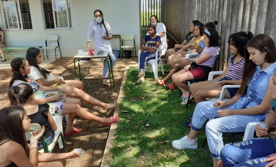Profissionais da Saúde da Prefeitura de Ivaiporã e adolescentes se reúnem mensalmente na Unidade Básica de Saúde Alto Porã