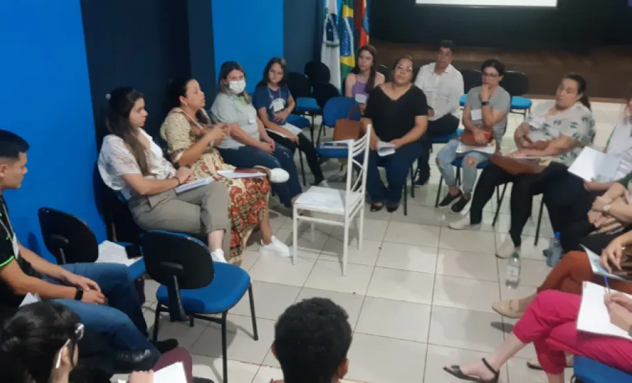 Grupo para a discussão do eixo temático