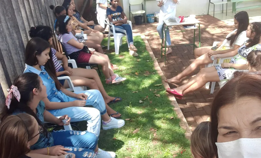 Profissionais da Saúde da Prefeitura de Ivaiporã e adolescentes se reúnem mensalmente na Unidade Básica de Saúde Alto Porã