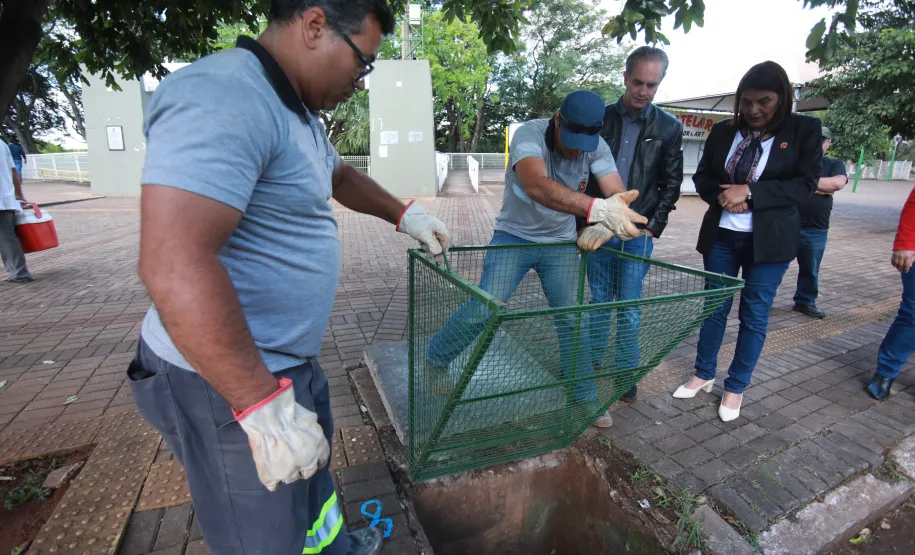Retentor sendo instalado.