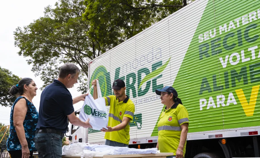 Troca de materiais por hortifruti.