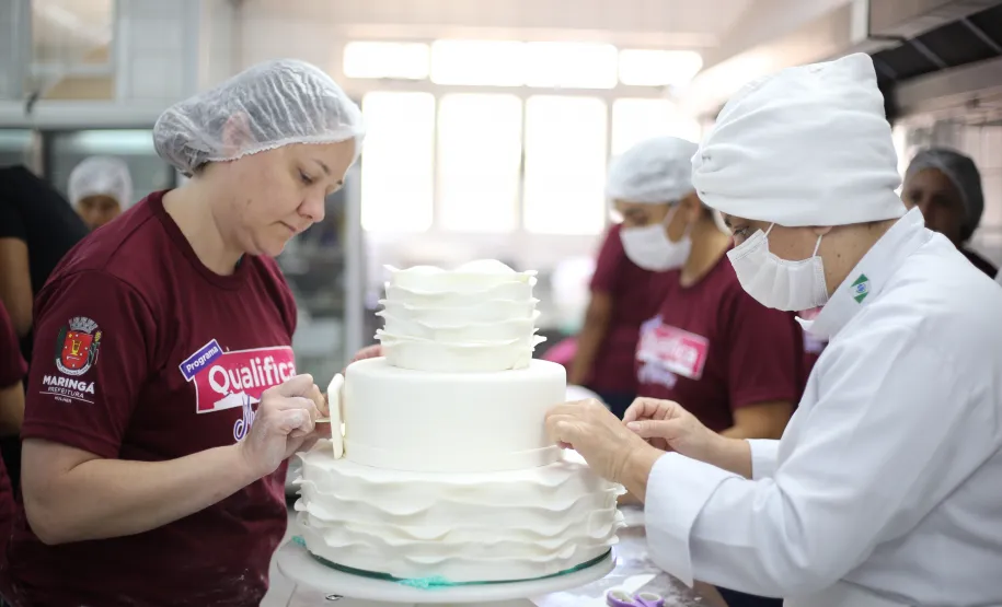 Aula de confeitaria.