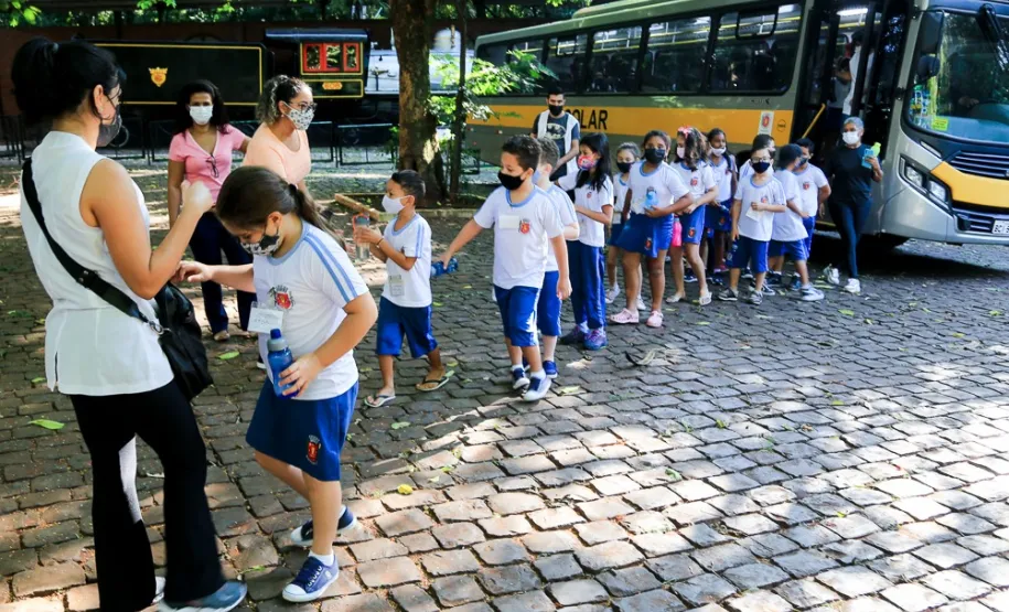 Trilha ecológica no Parque do Ingá.