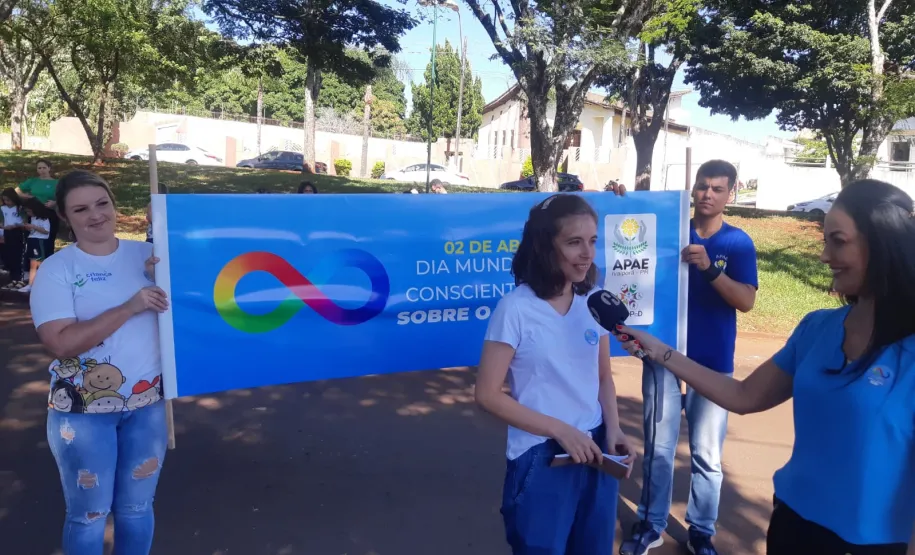 Entrevista da presidente do Conselho Municipal da Pessoa com Deficiência de Ivaiporã sobre a blitz do autismo.