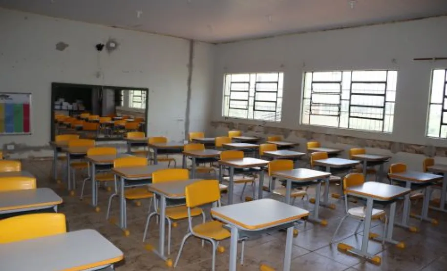 Sala sendo reformada.