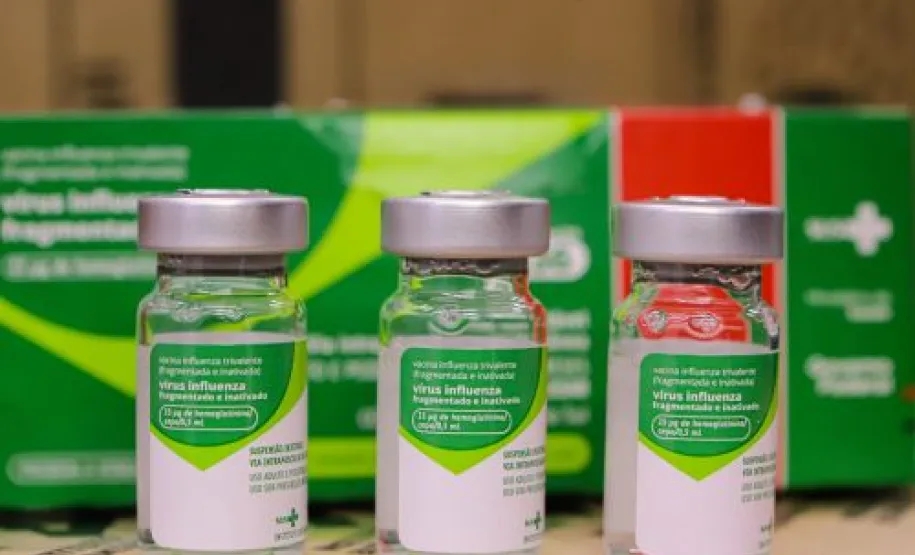 Frasco de Vacina - Disponível na UBS.