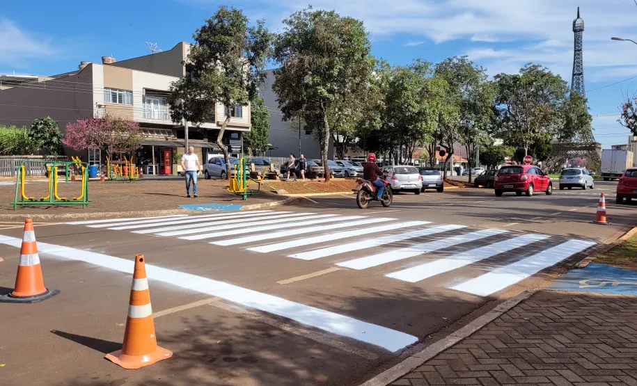 Pintura de faixa de pedrestre