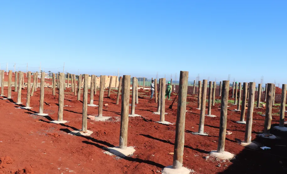 Mourões instalados no Parque