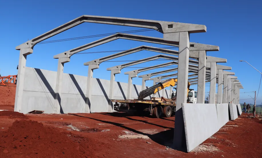 construção de um barracão no Parque de Exposições