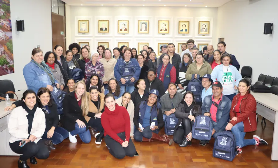 Agentes com os Kits entregues.