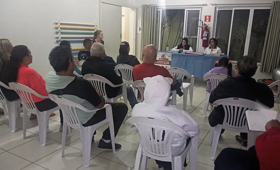 Reunião educativa com a população.
