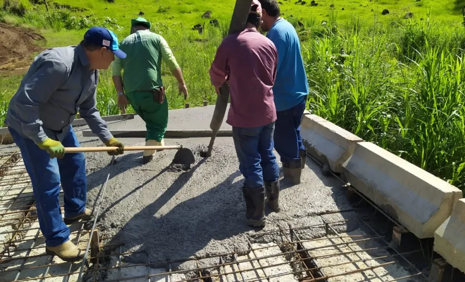 imagem da construção da ponte
