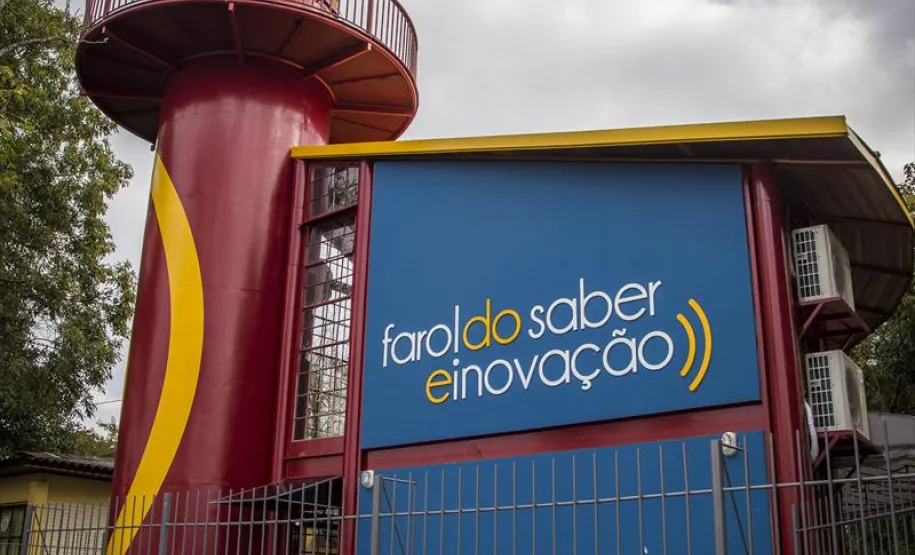 Farol do saber.
