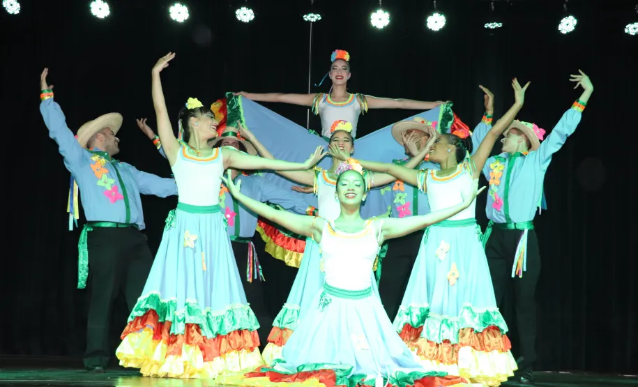 Apresentação cultural Siriri Grupo Pé Vermelho