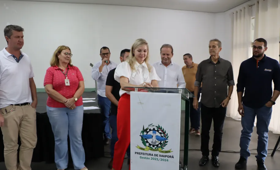 assinatura de pacote de 15 obras em benefício de 11 bairros de Ivaiporã e 3 distritos