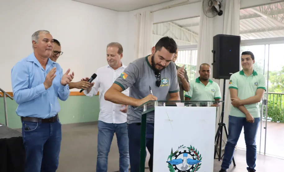 assinatura de pacote de 15 obras em benefício de 11 bairros de Ivaiporã e 3 distritos