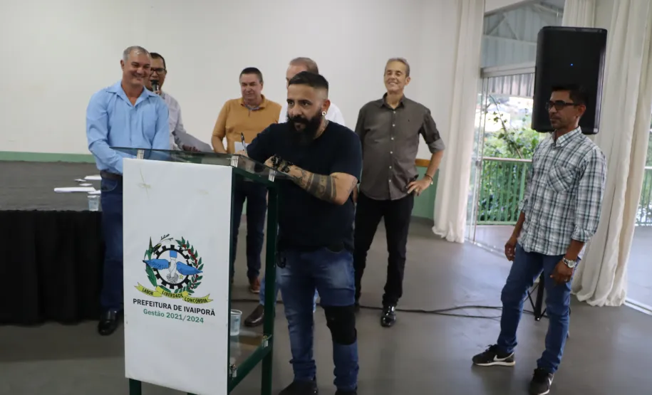 assinatura de pacote de 15 obras em benefício de 11 bairros de Ivaiporã e 3 distritos