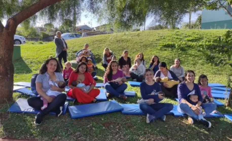 Hora do mamaço realizado com as mamães e filhos no Jardim Botánico. Botanico