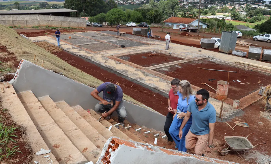 imagem do reforma do campo do Alto da glória