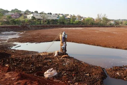 Fechamento da comporta para encher o lago